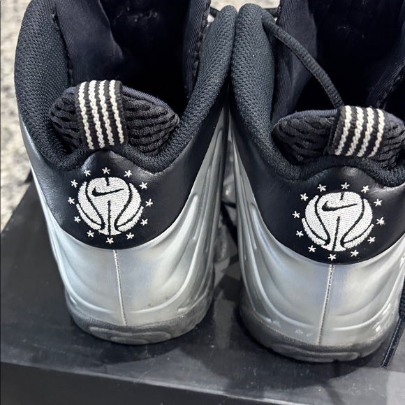 Nike Kids Sneakers Black Silver - Picture 7 of 13